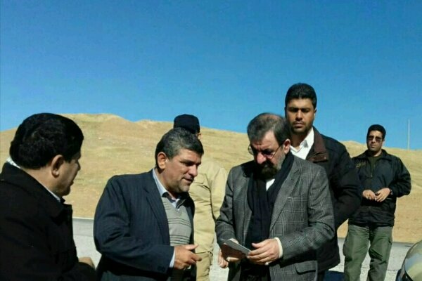 محسن رضایی از روستای زلزله زده شیرین آب قصرشیرین بازدید کرد
