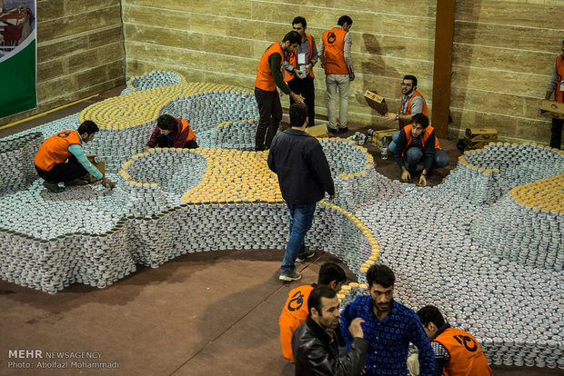 منافسات إنشاء أضخم الهياكل بعلب الصفيح بمدينة يزد