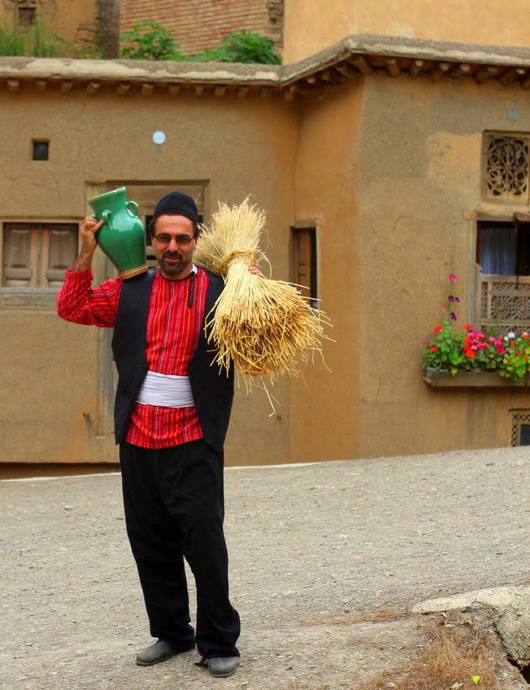 Iranian men's traditional dress hotsell