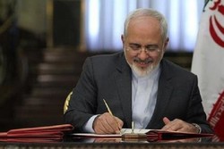 السفراء الاجانب في طهران يستلمون رسائل ظريف الى نظرائه