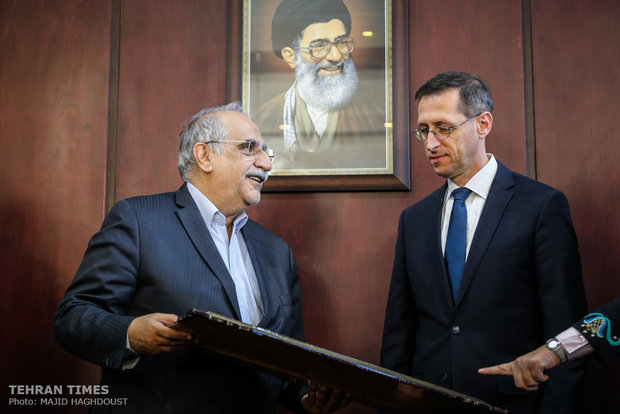 Iran, Hungary explore expansion of economic ties