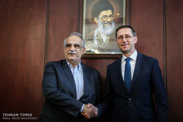 Iran, Hungary explore expansion of economic ties