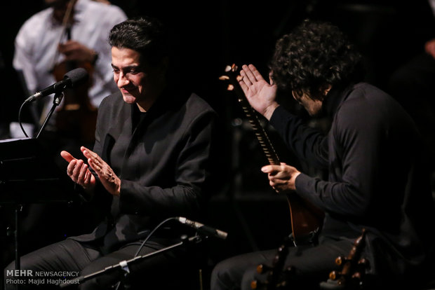 Iranian vocalists' triple performance