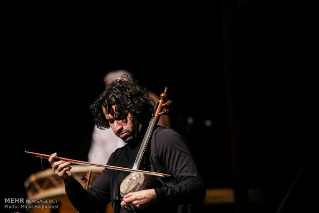 Iranian vocalists' triple performance