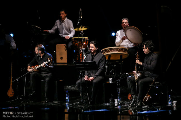 Iranian vocalists' triple performance