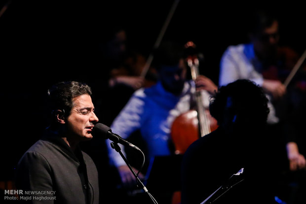 Iranian vocalists' triple performance