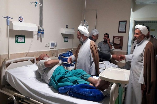 رییس سازمان عقیدتی ارتش از بیماران اهل تسنن در زاهدان عیادت کرد