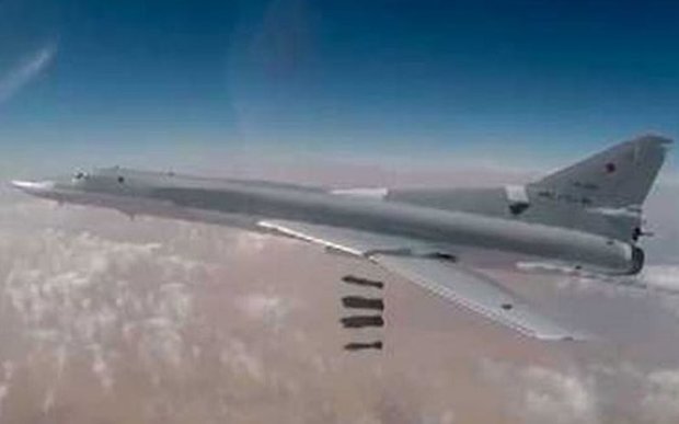  6 strategic bombers hit ISIL posts in Deir Ezzor  