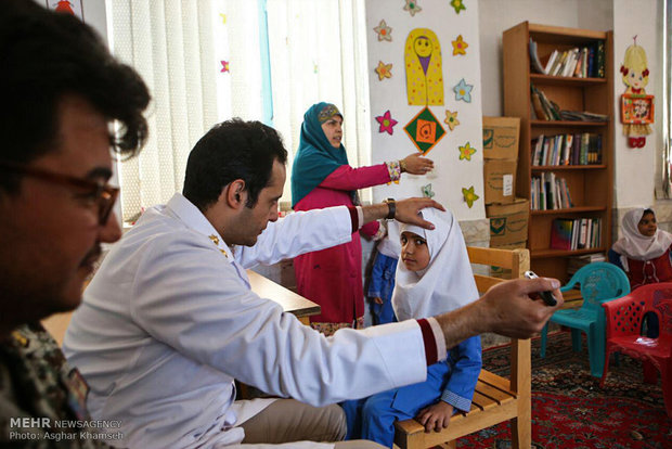 ارایه خدمات درمانی پدافند هوایی ارتش در منطقه عشایر نشین چاه عمار بیرجند