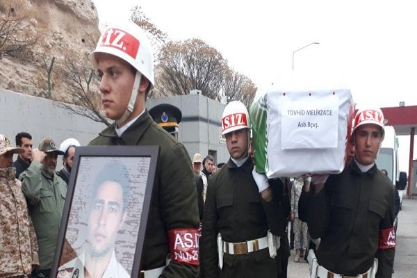 پیکر پاک شهید توحید ملک زاده وارد خاک کشور شد