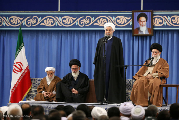 Leader receives participants of Islamic Unity Conf.