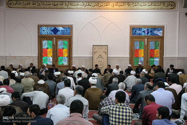 ارتباطی بین مسئولان و حوزه های علمیه وجود ندارد