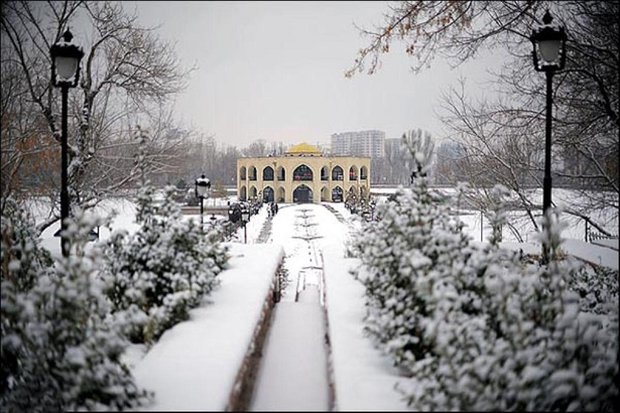 Snow whitens streets of Tabriz