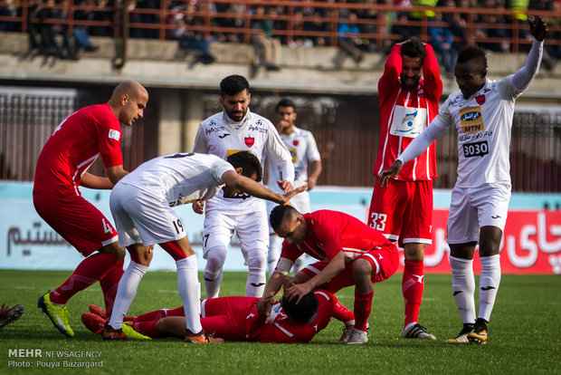 İran Futbol Süper Ligi'nin kritik maçından kareler