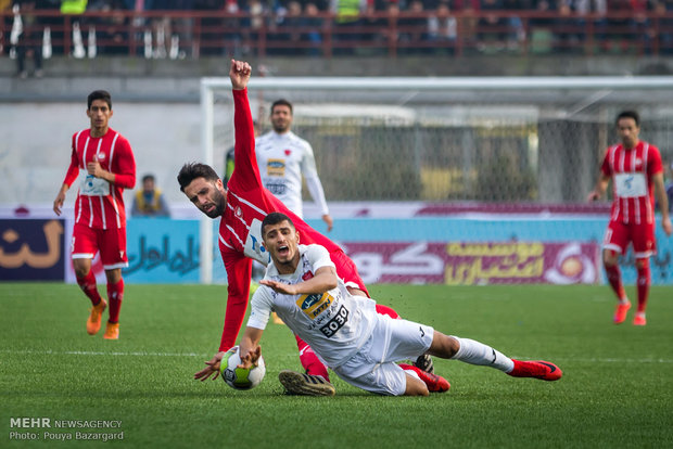 İran Futbol Süper Ligi'nin kritik maçından kareler