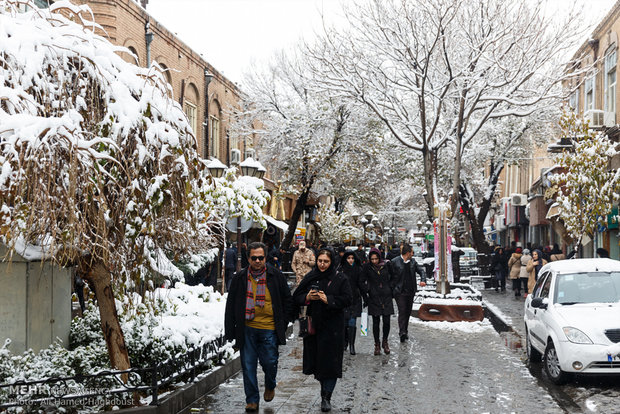 Snow whitens streets of Tabriz