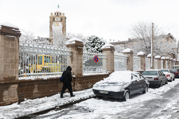 Snow whitens streets of Tabriz