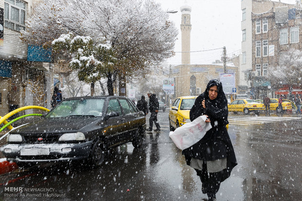 Snow whitens streets of Tabriz