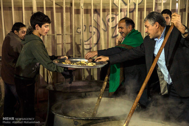 طبخ بزرگترین نذری جهان اسلام در یزد