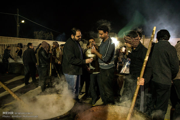طبخ بزرگترین نذری جهان اسلام در یزد