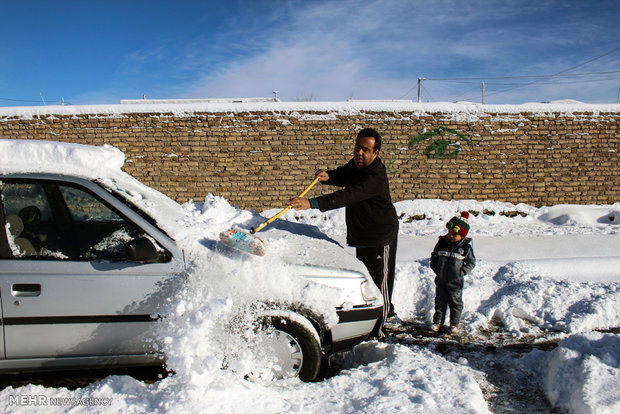 الهطولات الثلجية الأولى في زنجان غرب البلاد