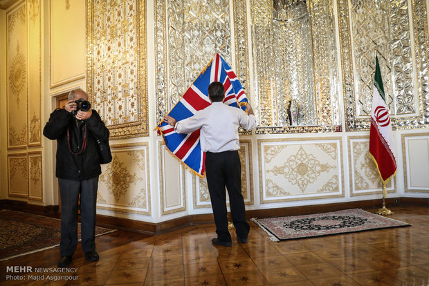 محادثات وزيرا خارجية ايران وبريطانيا في طهران 