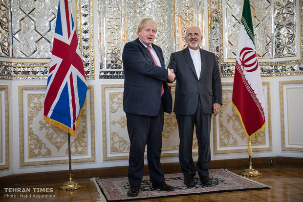 Zarif receives Biritsh counterpart in Tehran