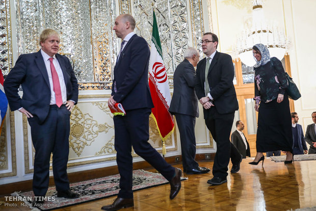 Zarif receives Biritsh counterpart in Tehran