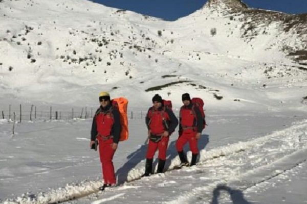 نجات ۸ گردشگر از برف و سرما در منطقه «سوباتان» تالش