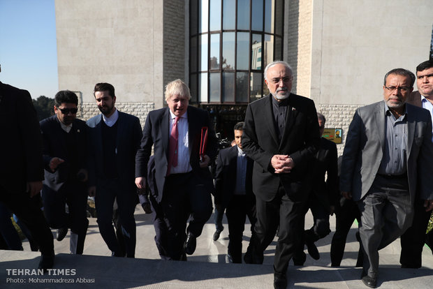 Salehi meets British foreign secretary in Tehran 