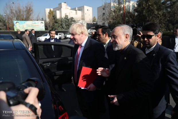 Salehi meets British foreign secretary in Tehran 