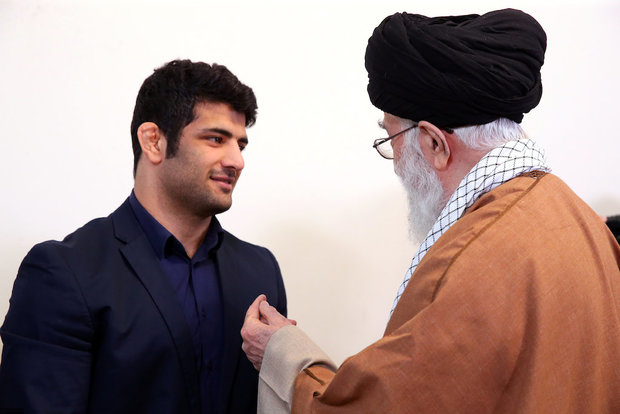 Leader receives Iranian hero athlete Alireza Karimi