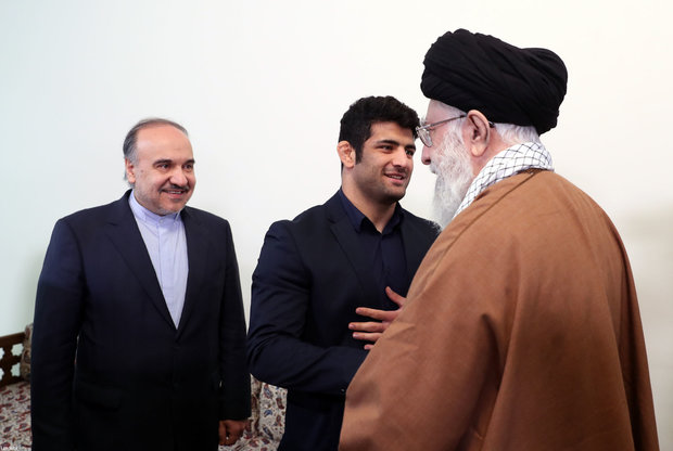 Leader receives Iranian hero athlete Alireza Karimi