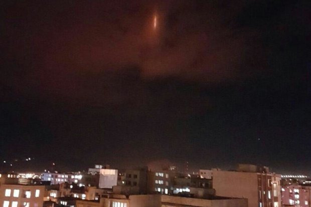 نور قرمز رنگ آسمان ایلام مربوط به پالایشگاه گاز است