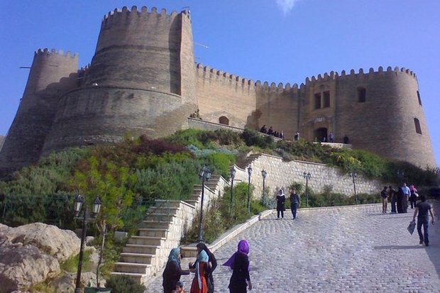 ۱۵ هزار گردشگر از قلعه «فلک الافلاک» بازدید کردند