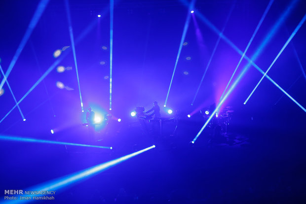 Schiller performs in Tehran