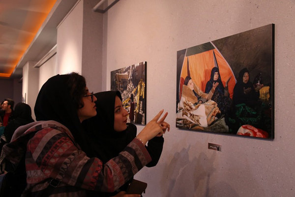 نمایشگاه عکس مستند زلزله‌ کرمانشاه تا دوم بهمن ماه تمدید شد