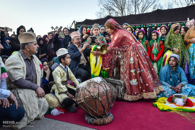 حفل زفاف تقليدي لزوجين من قبيلة "القشقاي" في شيراز 