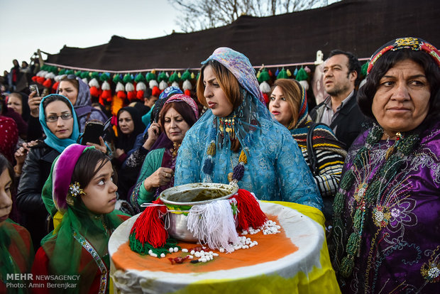 Kaşkai ilinin geleneksel düğün töreninden kareler