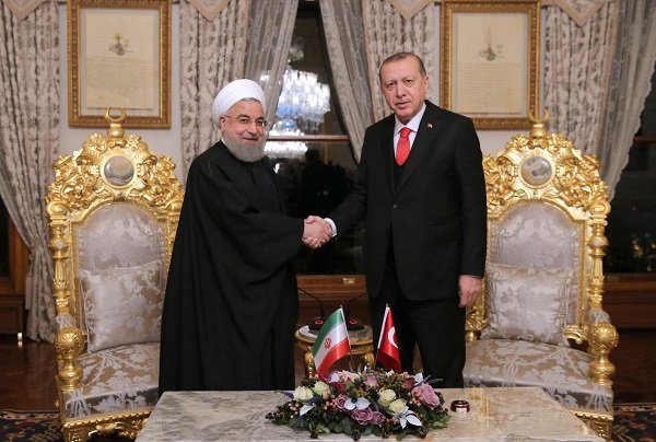 روحاني يلتقي بأردوغان على هامش قمة التعاون في اسطنبول