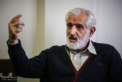 سياسي إيراني يطالب بمحاكمة رئيس البنك المركزي السابق