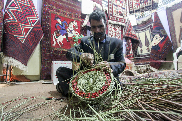 ۸۰۰ هنرمند صنایع دستی برای گرفتن تسهیلات کرونا به بانک معرفی شدند