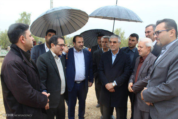 Officials inspect progress of Lar-Jahrom road