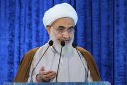 رفتار استکبار با ایران خصمانه و دل سپردن به دشمن اشتباه است