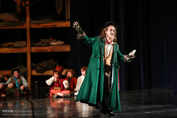 Tahran'da "Oliver Twist" adlı müzikal tiyatro oyunu sahnelendi