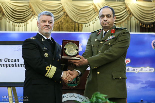 Foreign military attachés meet with Iran Navy commander 