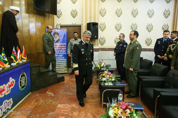 Foreign military attachés meet with Iran Navy commander 