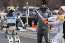 ربات ها به مراسم حمل مشعل المپیک زمستانی پیوستند