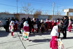 اهدای ۴۰۰۰ بسته فرهنگی به دانش آموزان زلزله زده ثلاث باباجانی