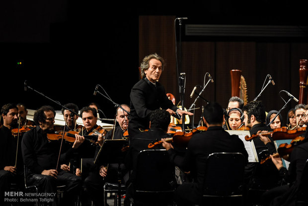 Tahran Senfoni Orkestrası'ndan muhteşem konser